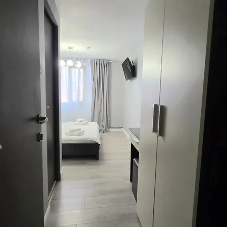Къща за гости Casa Flamingo Крайова